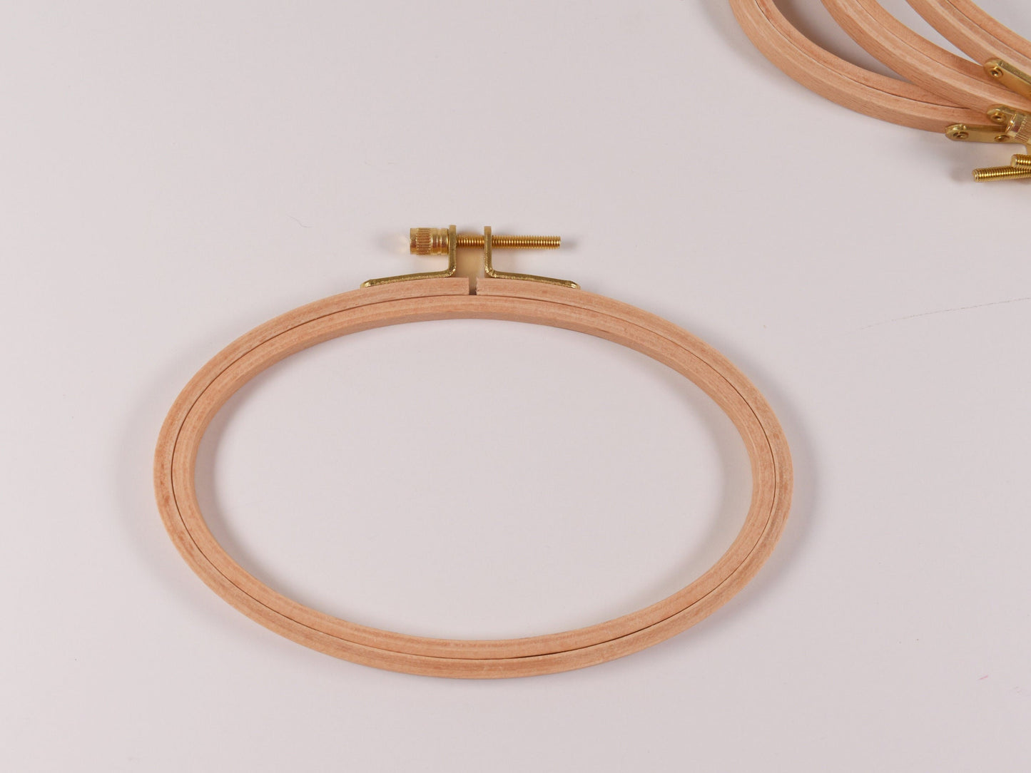 Cross Stitch Oval Hoop (beechwood) 6inch x 4inch, High Quality Wooden Oval Hoop, Embroidery frame with smooth edges. DIY Craft Tool