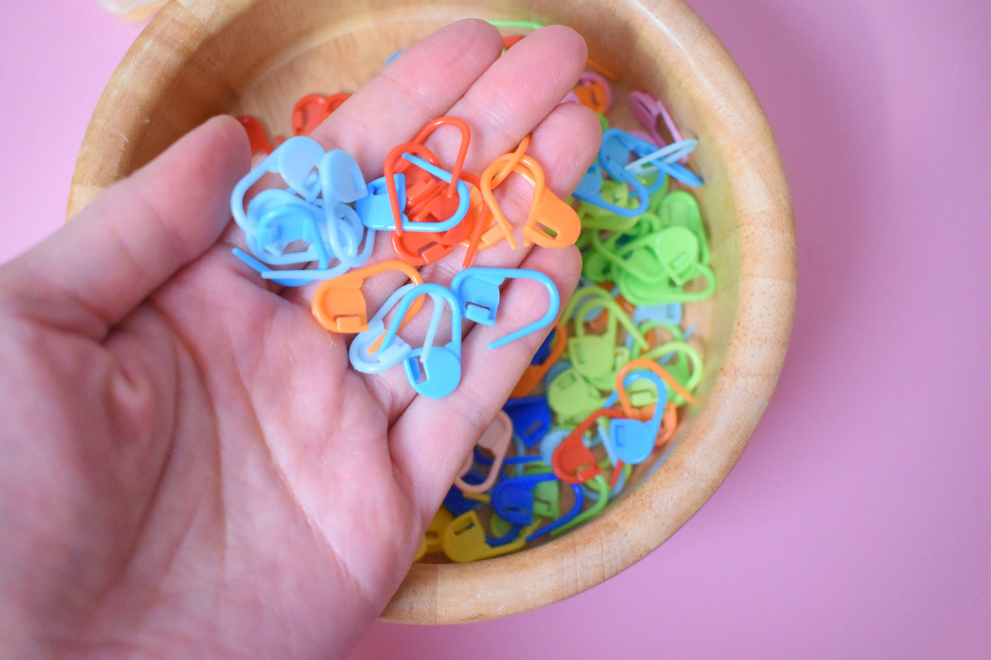 A Box of Stitch Marker(120 pc), Knitting Crochet Marker, Quick Locking Stitch Marker, Colorful Locking Clips, Marker Organizer