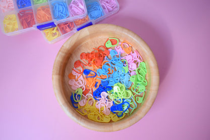 A Box of Stitch Marker(120 pc), Knitting Crochet Marker, Quick Locking Stitch Marker, Colorful Locking Clips, Marker Organizer